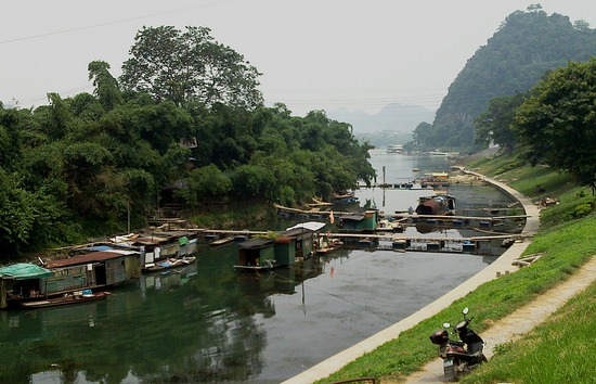 Riverboat homes in Gui Lin